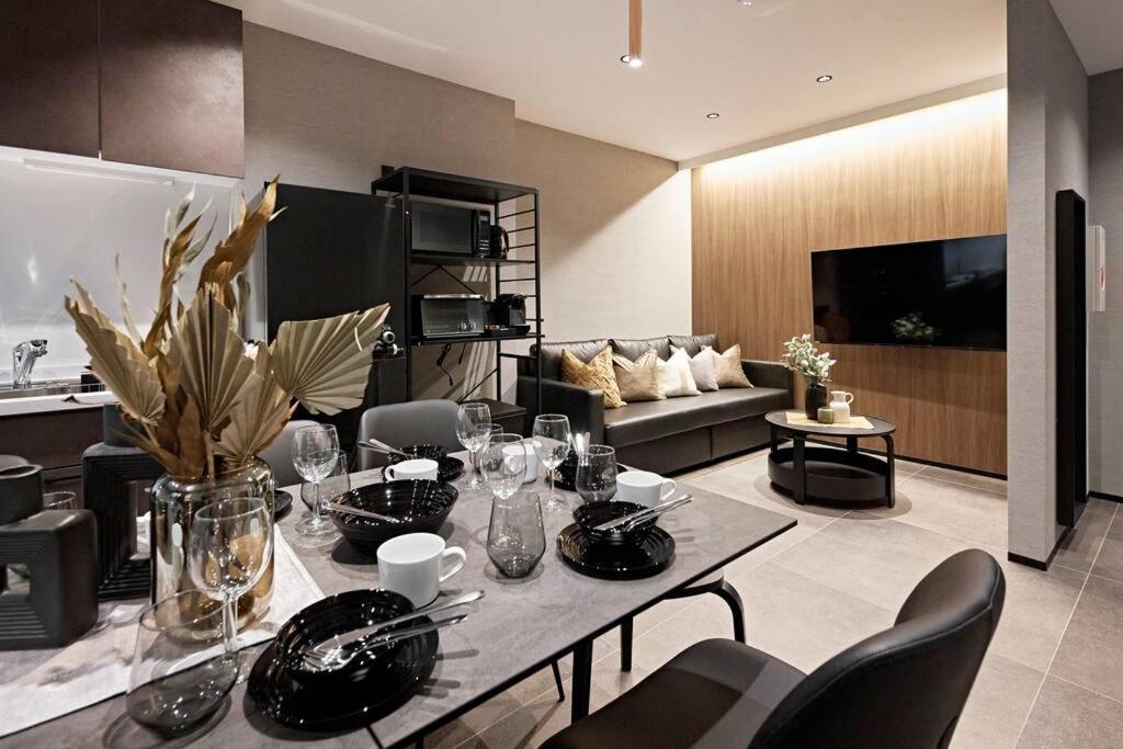 Eni Kuromon Apartemen *